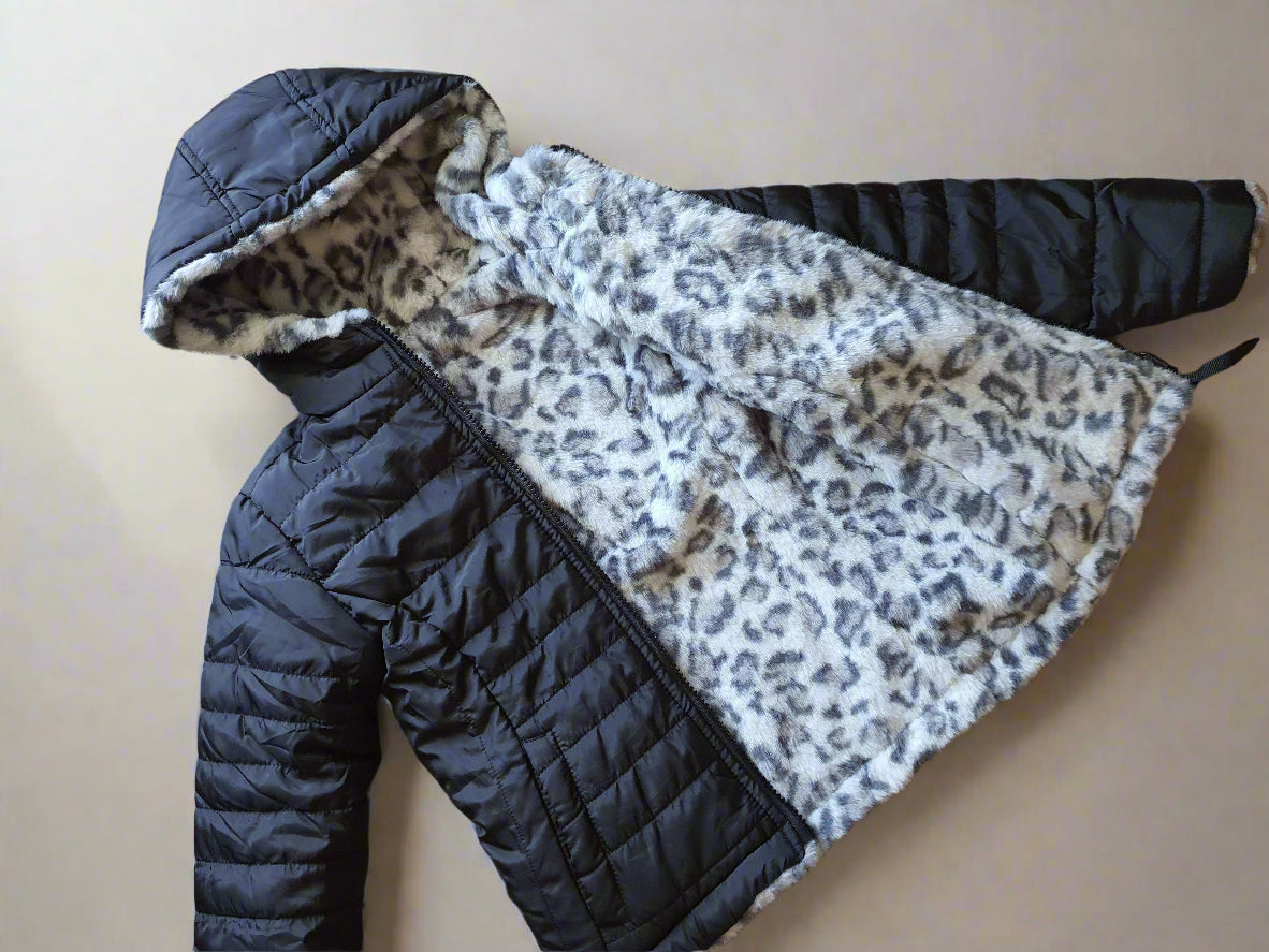 Reversible Black Puffer Jacket with Leopard Print – Size 4/5 Years