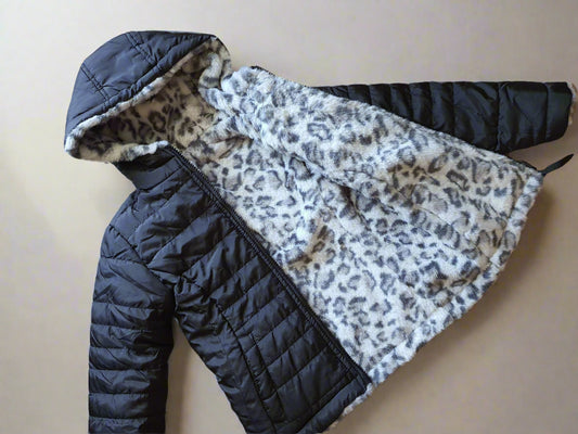 Reversible Black Puffer Jacket with Leopard Print – Size 4/5 Years